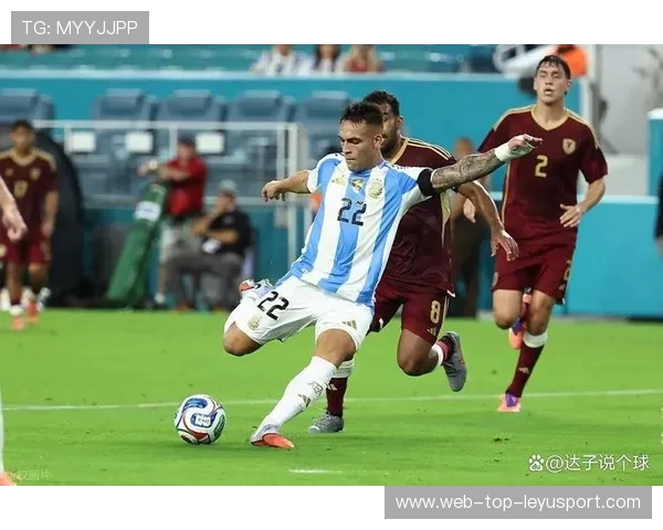 劳塔罗强势插上完成干脆抽射:国际足坛的新星崛起 劳塔罗强势插上完成干脆抽射:国际足坛的新星崛起