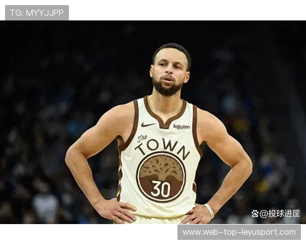 库里无视防守再中三分，勇士球迷全体起立