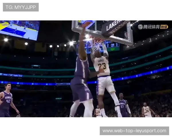 东契奇背后运球晃开防守后抛投得手